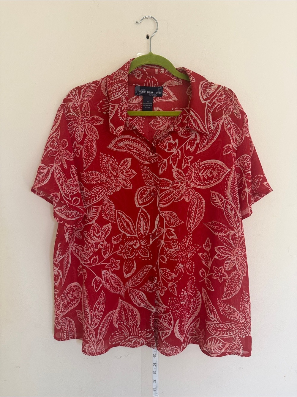 Susan Graver Red Floral Button-Down Short Sleeve Shirt pit to pit to pit 27”